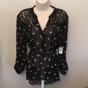 💀New with tags lace and skull blouse💀